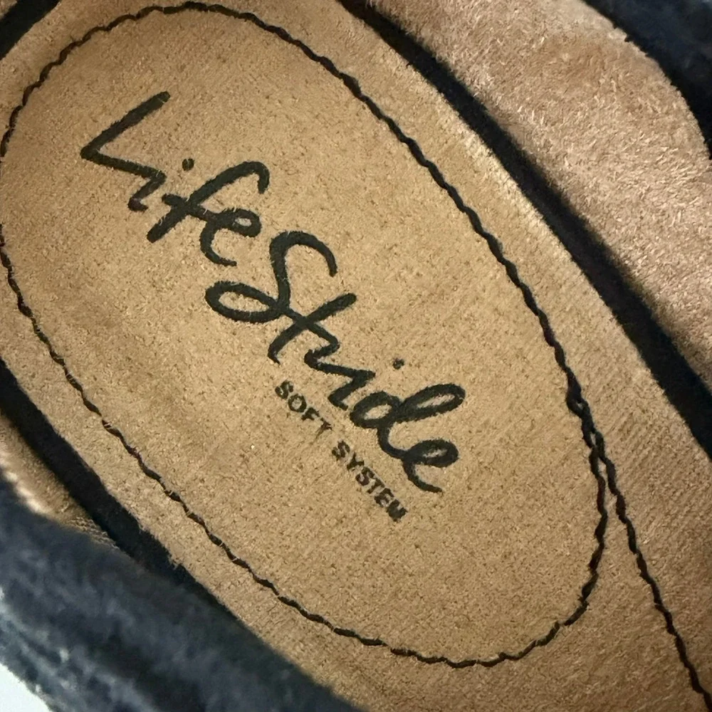 LifeStride Corie Booties 9W Black Faux Suede Ankle Boot Wide Comfort Zipper Heel